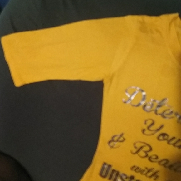 On the front it says Determined young beautiful with an unstoppable grind - Picture 2 of 3